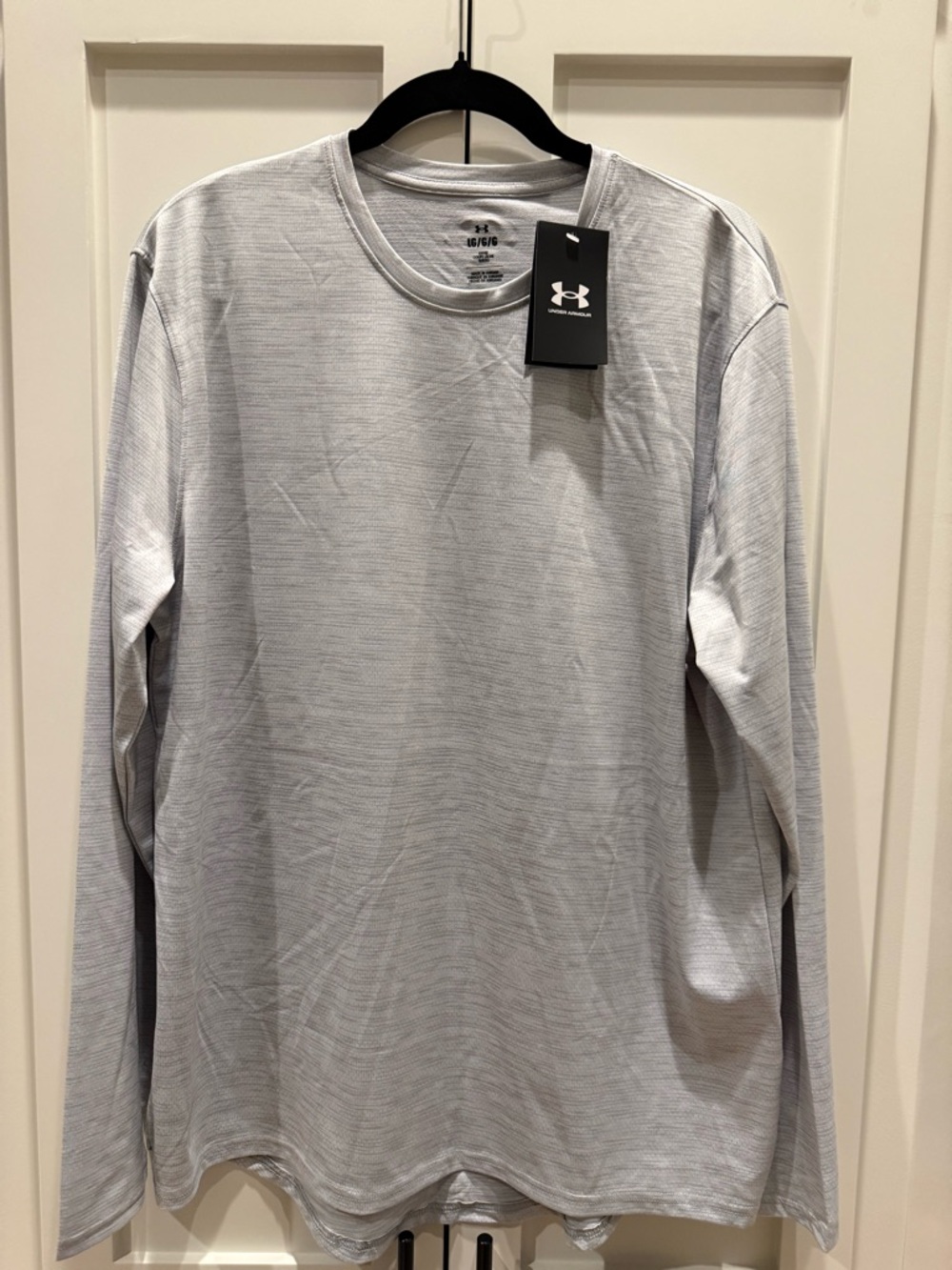 NWT Under Armour Light Weight Long Sleeve